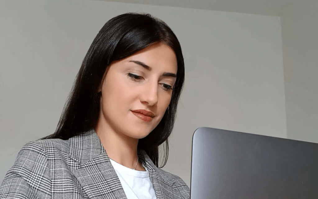 Irva LLanaj Social Media Manager SMM 1